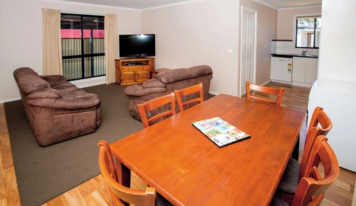 Family Cabin Outdoor Spa (Sleeps 4)