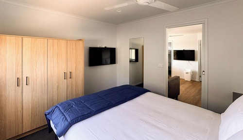 Classic Cabin Sleeps 6