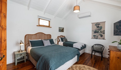 Family Cabin, 2 Bedrooms, Non Smoking, Shared Bathroom (Torquay)