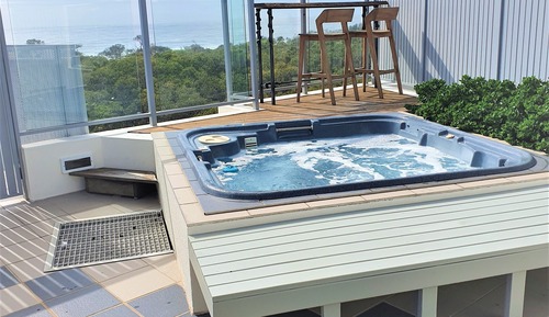 1 Bedroom Ocean View & Rooftop Spa