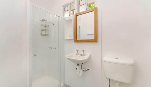 4 Bed Mixed Dorm with Ensuite (18 - 35 years old)