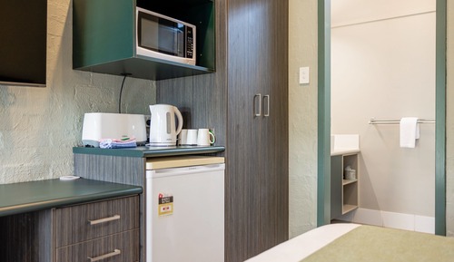 Standard Triple Room, Non Smoking (Standard Motel Room)