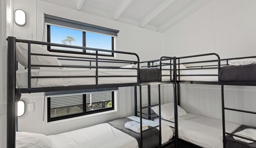 Deluxe Lakeside 3 Bedroom Cabin - Sleeps 8