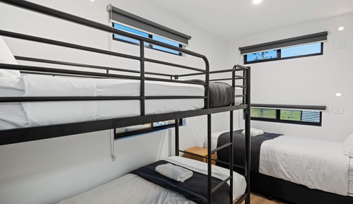 Superior Riverside 2 Bedroom Cabin - Sleeps 5