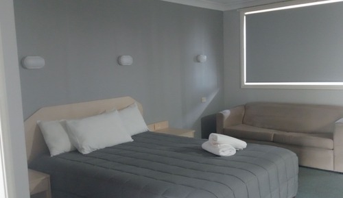 Deluxe Queen Upstairs