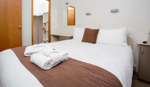 Family Cabin (Sleeps 6)