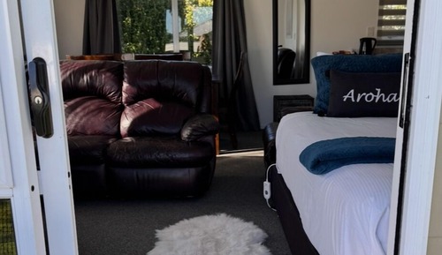 The Cottage - 2 Bedrooms Standalone Studio