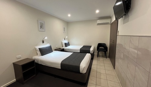 Superior Deluxe Family Room - 2 room with kitchenette