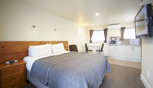 Executive One Bedroom Apartment (2 Queen)