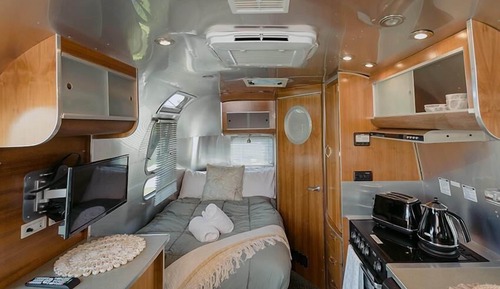 Bambi Airstream - Caravan (shared bathroom)