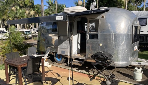 Gidget Airsteam - Caravan (shared bathroom)