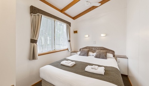 Deluxe Two Bedroom Cabin (6 Berth)