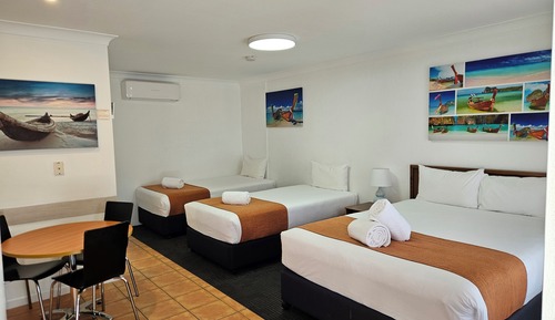 Family Quadruple Room, Multiple Beds, Non Smoking, Kitchenette