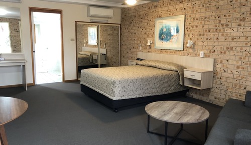 Executive Room, 1 Queen Bed, Jetted Tub, Garden Area (Deluxe Spa Suite)