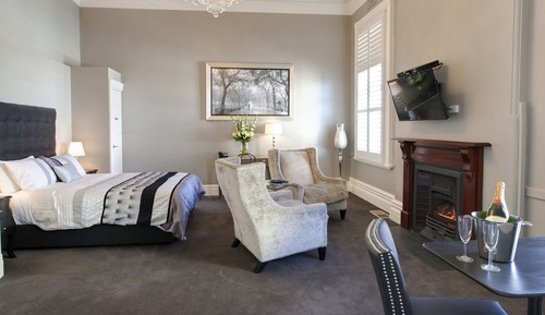 No. 9 - Deluxe Suite 