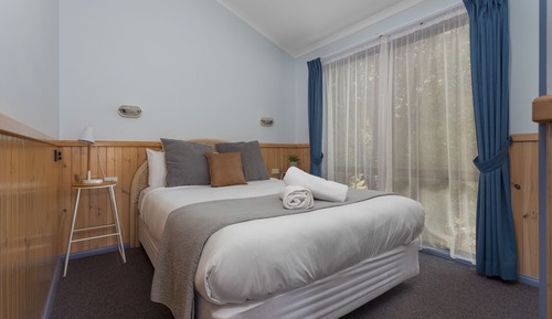 Beach House -Executive -  1 queen, 1 double & 1 single