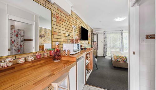 Queen Room with Garden View