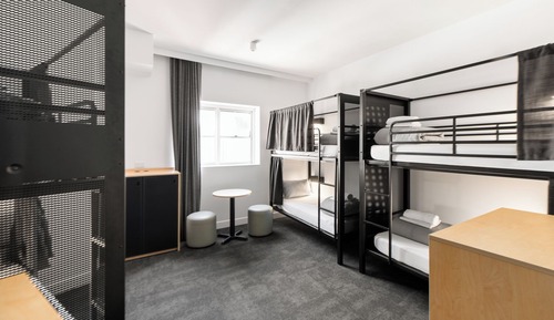Bed in 6-Bed Mixed Dormitory with Ensuite