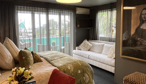 Executive Studio, Balcony