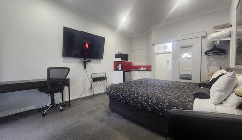 King with Kitchenette 