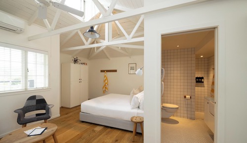 Signature Room, 1 King Bed, Balcony (Room 2)