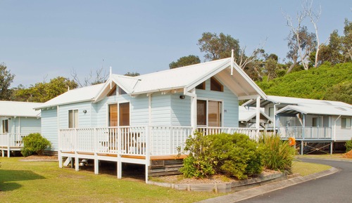 2 Bedroom Garden View Cabin (1 Queen Bed 2 Bunk Bed)