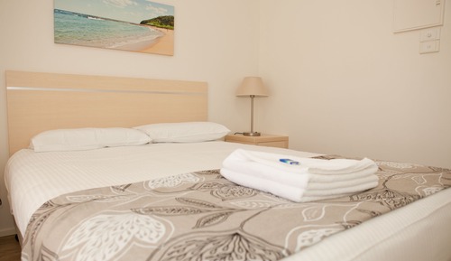 2 Bedroom Garden View Cabin (1 Queen Bed 1 Single/Twin Bed)