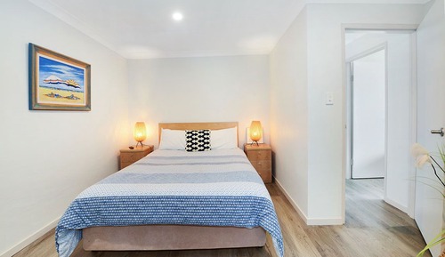 Queen Spa Bath Bed Sitte