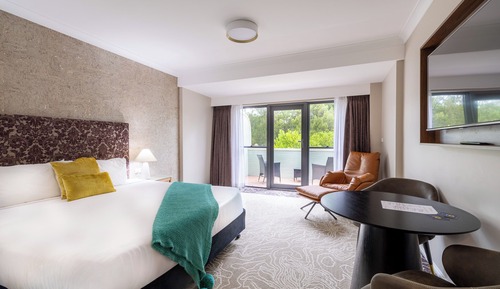 Deluxe King Room, Free Wi-Fi & Parking