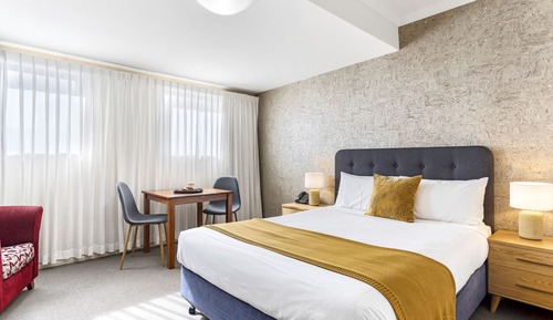 Standard Queen Room, Free Wi-Fi & Parking