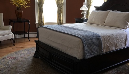 Elite Suite, 1 Queen Bed, Private Bathroom