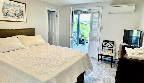Signature House, 1 Queen Bed, Ensuite, Mountain View