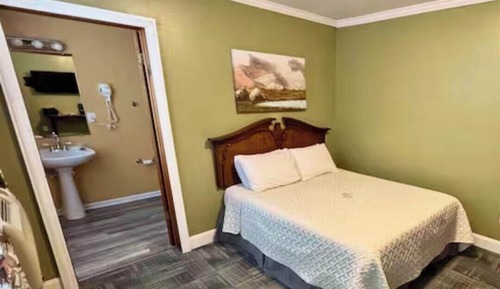 Standard Room, 1 Queen Bed