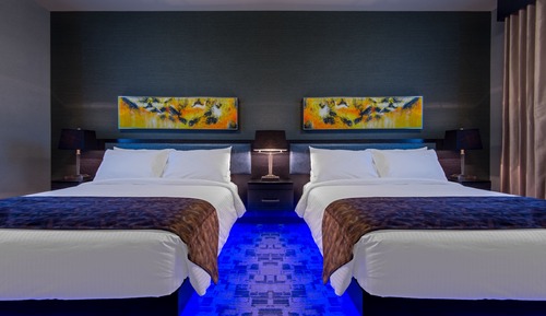 Applause 2 Queen Room 