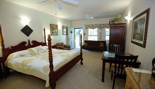 Ginger Room, Private Entry & Private Bath with A/C