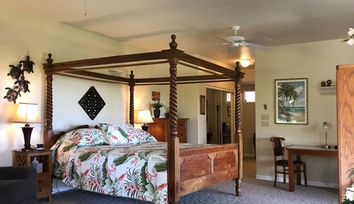 Hilo Bay Room, Sea View. Private Entry & Private Bath with A/C