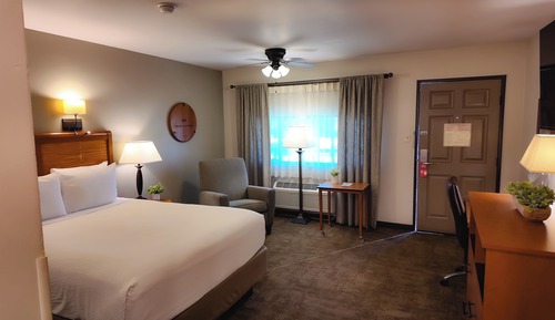 Classic Room, 1 Queen Bed (Tub & Shower)