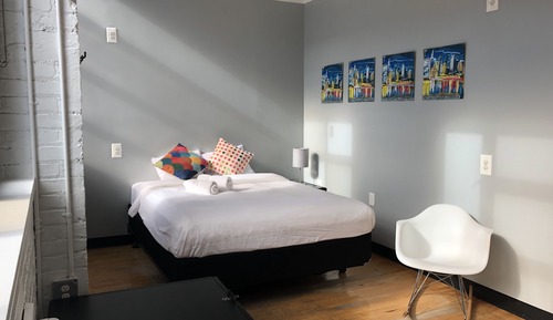 Private Queen Room with Ensuite Bathroom (1 bed)