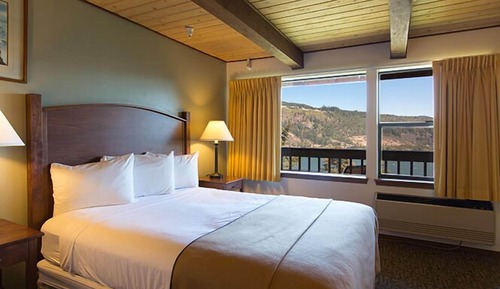 Riverview with Balcony 1 King