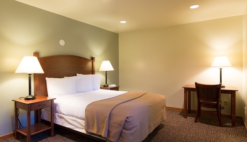 Cottage Suite 2 Queens & Full Kitchen