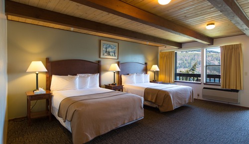 Riverview with Balcony 2 Queens