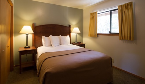 Partial Riverview Suite 1 King and 1 Queen