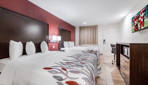 Deluxe Room, 2 Queen Beds, Smoking