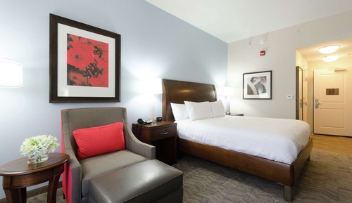 Suite, 1 King Bed, Accessible