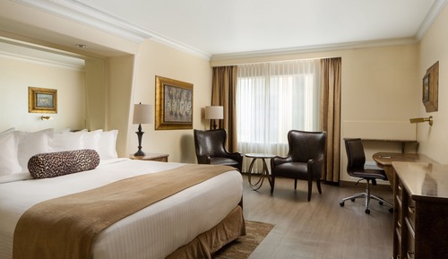 Room, 1 King Bed, Tower (Mobility/Hearing Access, Roll-In Shwr)