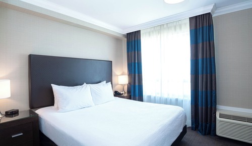 Grand Suite, 1 King Bed, Kitchenette (Sitting Area)