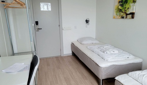 Economy Twin Room, Shared Bathroom