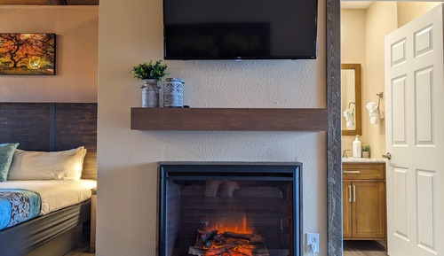 Deluxe King Studio Suite with Full Kitchen