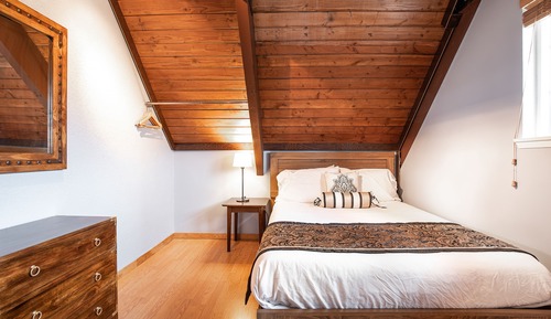 Holiday Home, 5 Bedrooms, 4 Bathrooms, 2 Full Kitchens, Pool Table, Fireplace, Jetted Tub