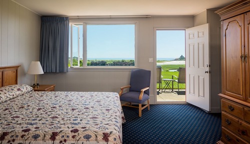 Basic Room, 1 King Bed, Ocean View